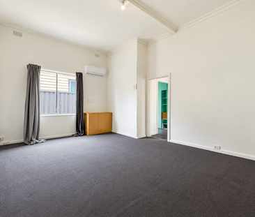 Comfortable Family Living in a Convenient Preston Location - Photo 1