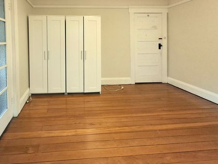 Strathfield - Photo 5