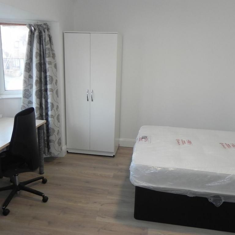 1 bedroom in a house share to rent - Photo 1