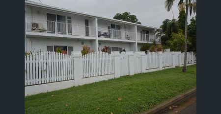 City Fringe- Stylish Spacious- Furnished Townhouse - Photo 5