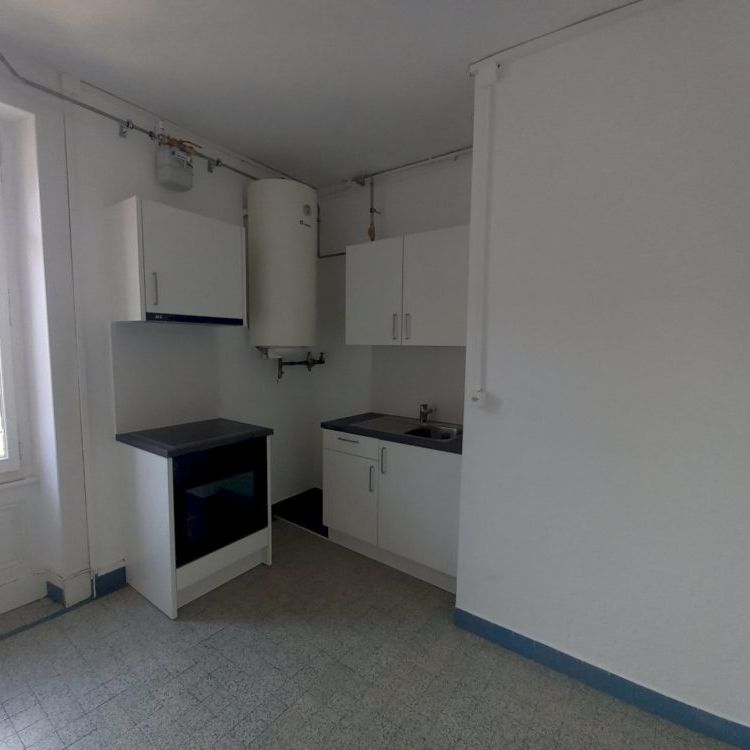 Charmant appartement de 3 pièces situé en plein coeur du centre ville - Foto 1