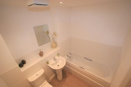 2 bedroom flat to rent - Photo 3