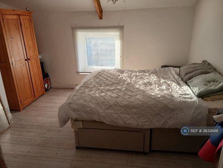 1 bedroom in a house share to rent - Photo 5