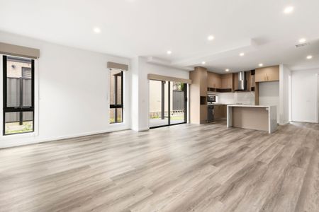 Spacious & Modern - Photo 2