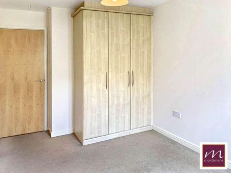 Barnshaw House, Coxhill Way, HP21 - Photo 2