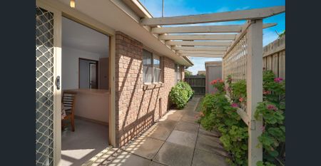 Low Maintenance 2 bedroom home! - Photo 3