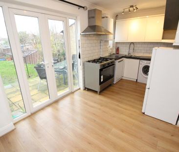 3 bedroom terraced house to rent - Photo 3