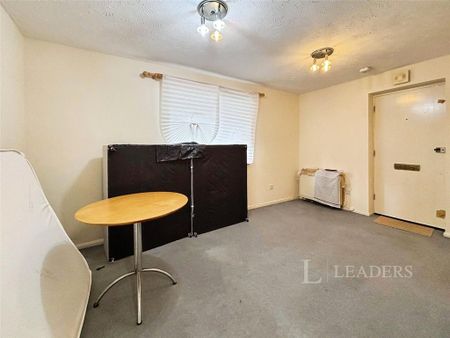 Studio to rent - Photo 2