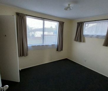 Sunny, 3 bedroom house in Glenview - Photo 5