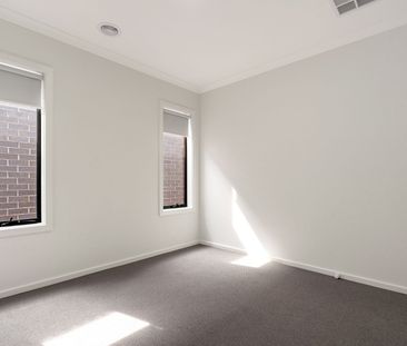 Warmth, Comfort & Space in This Inviting Home - Photo 2