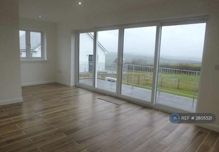 4 bedroom detached house to rent - Photo 3