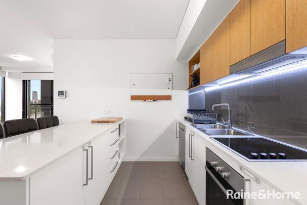 Stylish 2-Bedroom Apartment in Resort-Style 'Landmark' Complex - Photo 1