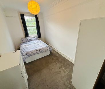 Room in a Shared Flat, Lewisham, SE13 - Photo 1