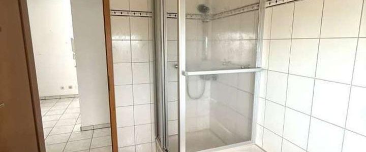 Großzügige 2-Zimmer-Wohnung mit Balkon, Stellplatz & EBK – Mietfreie Zeit zur Renovierung! - Foto 1
