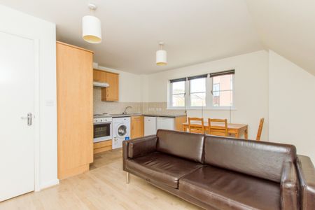 2 bed Apartment - To Let - Photo 3