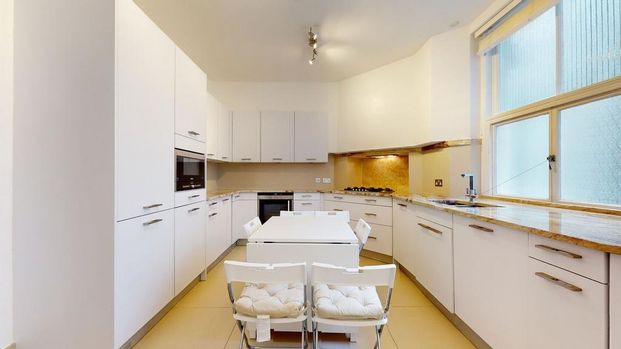 3 bedroom flat to rent - Photo 1