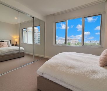 A must see Apartment - Boasting spectacular water views! - Photo 3