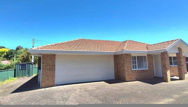 Sun-Filled Family Haven - Photo 1