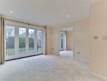 A beautifully presented and recently refurbished contemporary family home in a desirable location within easy walking distance of the local amenities and Hampton Court train station. - Photo 2