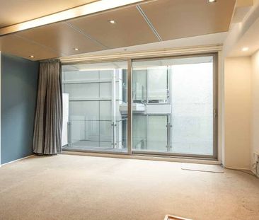 Modern 2-Bedroom Apartment in the Heart of Te Aro, Wellington - Photo 4