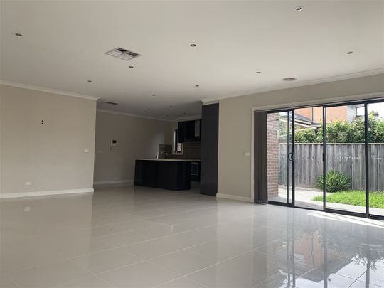 Modern Family Home in Epping - Photo 1