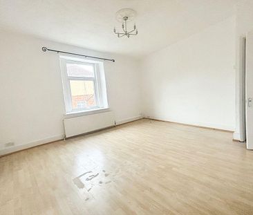 2 bed upper flat to rent in NE16 - Photo 5