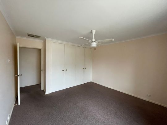 Large 3 Bedroom Family home - Photo 1