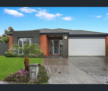 In the heart of Cranbourne! - Photo 6