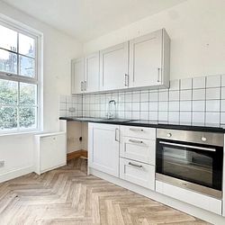 Adelaide Gardens, Ramsgate, CT11 9HH, Kent - Photo 3