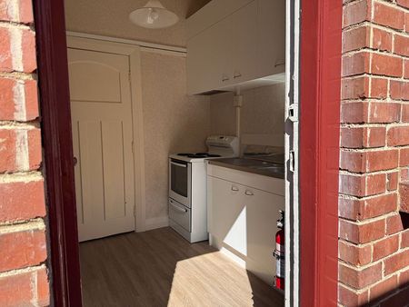 Ready to move in partially furnished flat - Photo 5