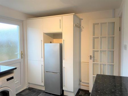 2 bedroom semi-detached house to rent - Photo 4