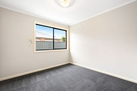 13 Weavers Street, Manor Lakes VIC, Belconnen - Photo 4