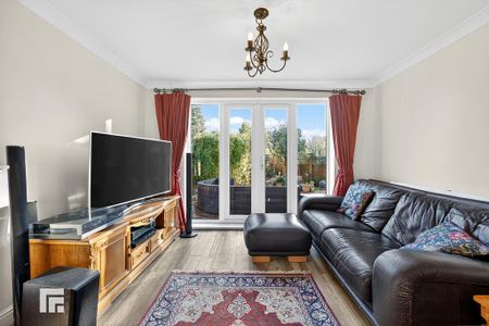 5 bedroom detached house to rent - Photo 2