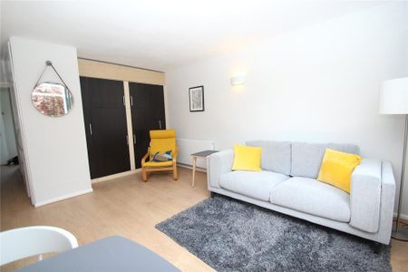 Studio to rent - Photo 3