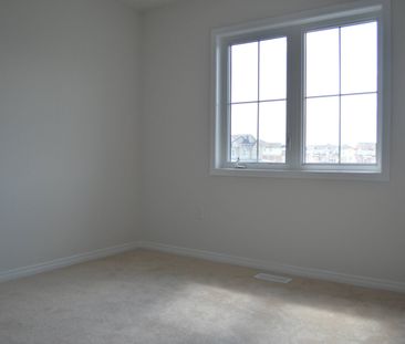 For Lease - 3 Butcher Crescent, Brantford, Ontario - Photo 4