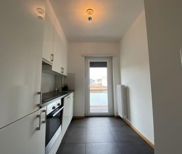 APPARTAMENTO 3.5 LOCALI AL 4 E ULTIMO PIANO CON VISTA SUI MONTI - Foto 2