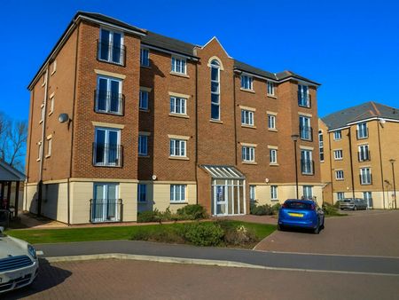 Flat to rent on - Photo 2