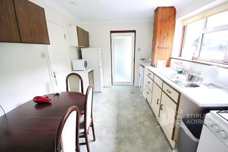 5 bedroom semi-detached house to rent - Photo 3