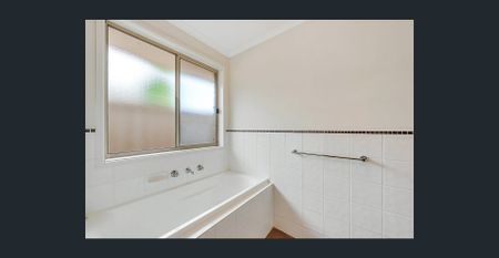 The search is over: neat family living in a prime location - Photo 5