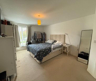 Nicholas Charles Crescent, Aylesbury - Photo 4