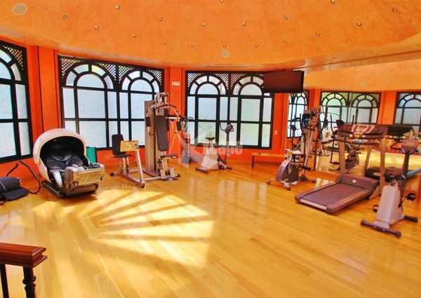 Stunning modern apartment with sea views in Puerto Banus