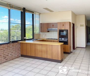 Prime Location! - Photo 4