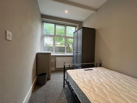 2 bedroom ground floor flat to rent - Photo 3