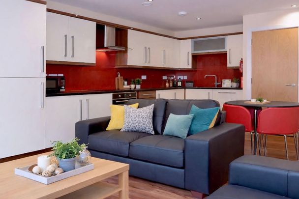 3 bed Apartment Devonshire Point - Photo 1
