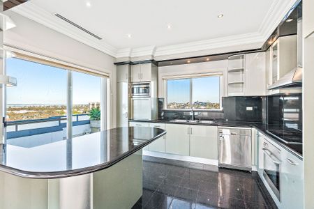 Luxury Penthouse with Sweeping Views - Photo 5