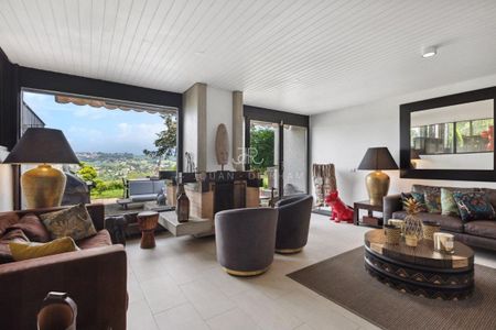 AVULLY: Beautifully renovated house with views - Photo 2