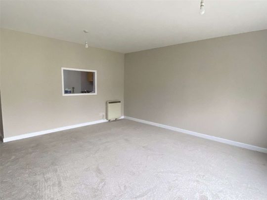 A contemporary apartment forming part of a modern development set in vibrant Crawley. - Photo 1