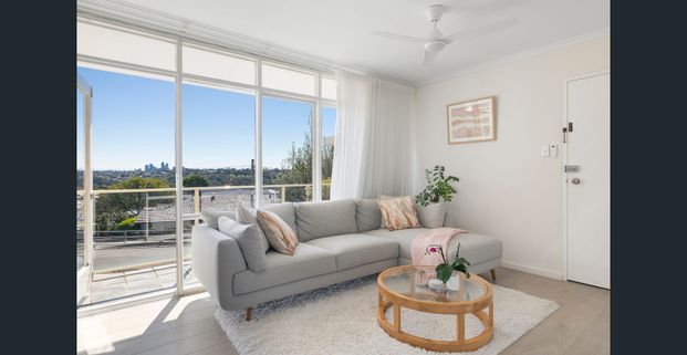 Holding Deposit Received - Photo 1