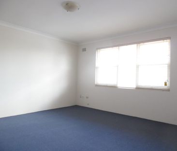 Two Bedroom Apartment! - Photo 2
