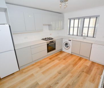 3 bedroom terraced house to rent - Photo 2